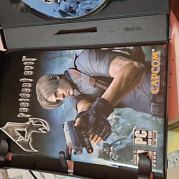Resident Evil 4 PC DVD-ROM Game Capcom Complete with Install Key - Picture 3 of 6